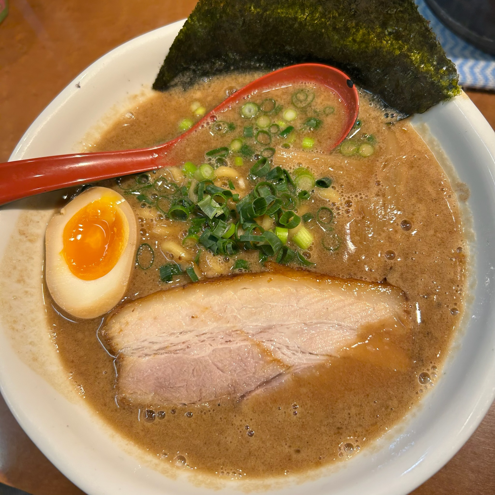 萬馬軒 濃厚醤油らーめんの正直レビュー